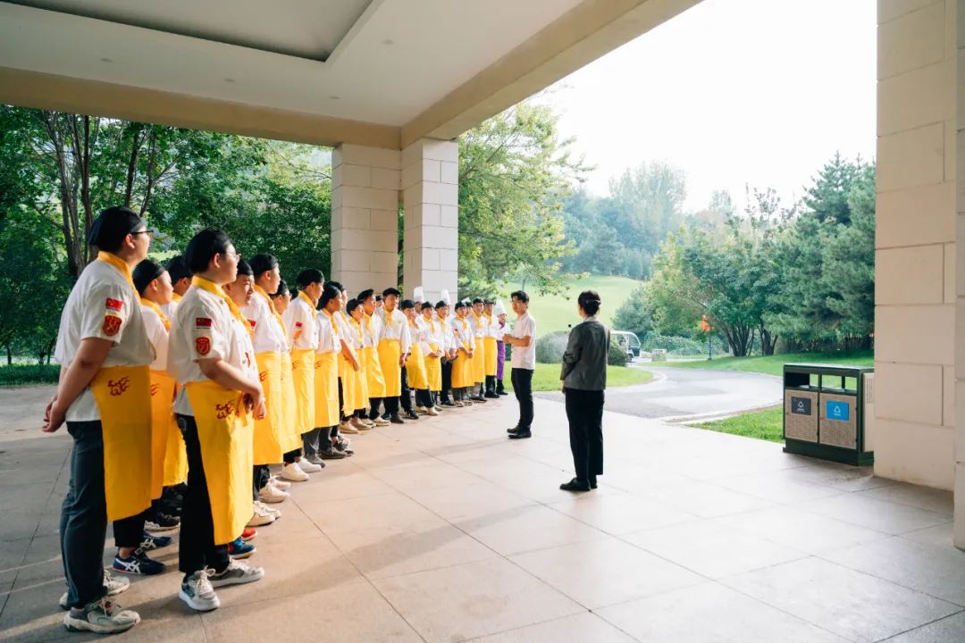 实地企业参观，助力学生未来！河北新东方学子应邀走进『翠屏山迎宾馆』观摩学习！